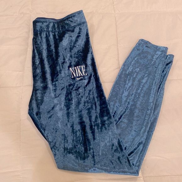 Nike Pants - NWOT Nike velvet leggings